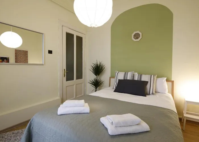 Vibrant Flat With Excellent Location In Beyoglu *