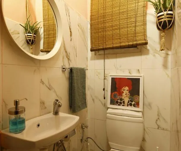 Vibrant Flat With Excellent Location In Beyoglu