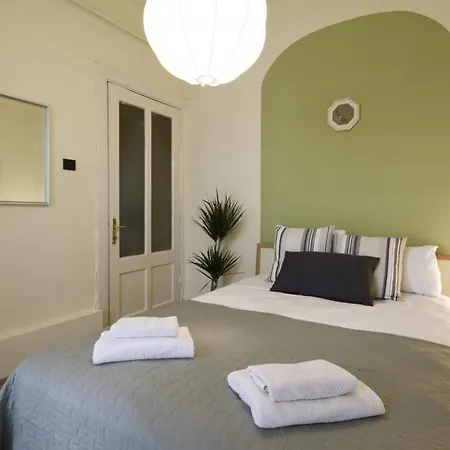 Vibrant Flat With Excellent Location In Beyoglu *